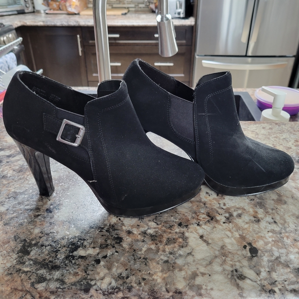 Black suede booties sz 8.5w